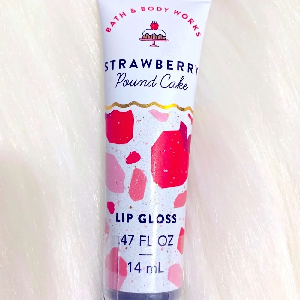 🩷PRICE IS FIRM🩷Bath and Body Works Strawberry Pound Cake Lip Gloss NWT Sealed - Picture 2 of 7